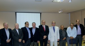 Os integrantes da chapa vencedora e os Comissao Eleitora.