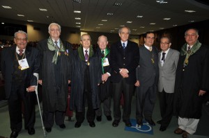 Ex-presidentes do CBC reunidos na homenagem aos 80 da entidade, em São Paulo, no Congresso Brasileiro de Cirurgia, em 2009