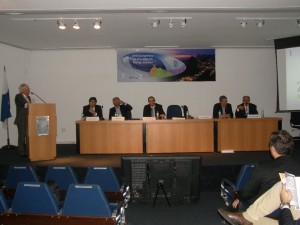 Mesa redonda que abordou a inserção da robótica no procedimento cirúrgico